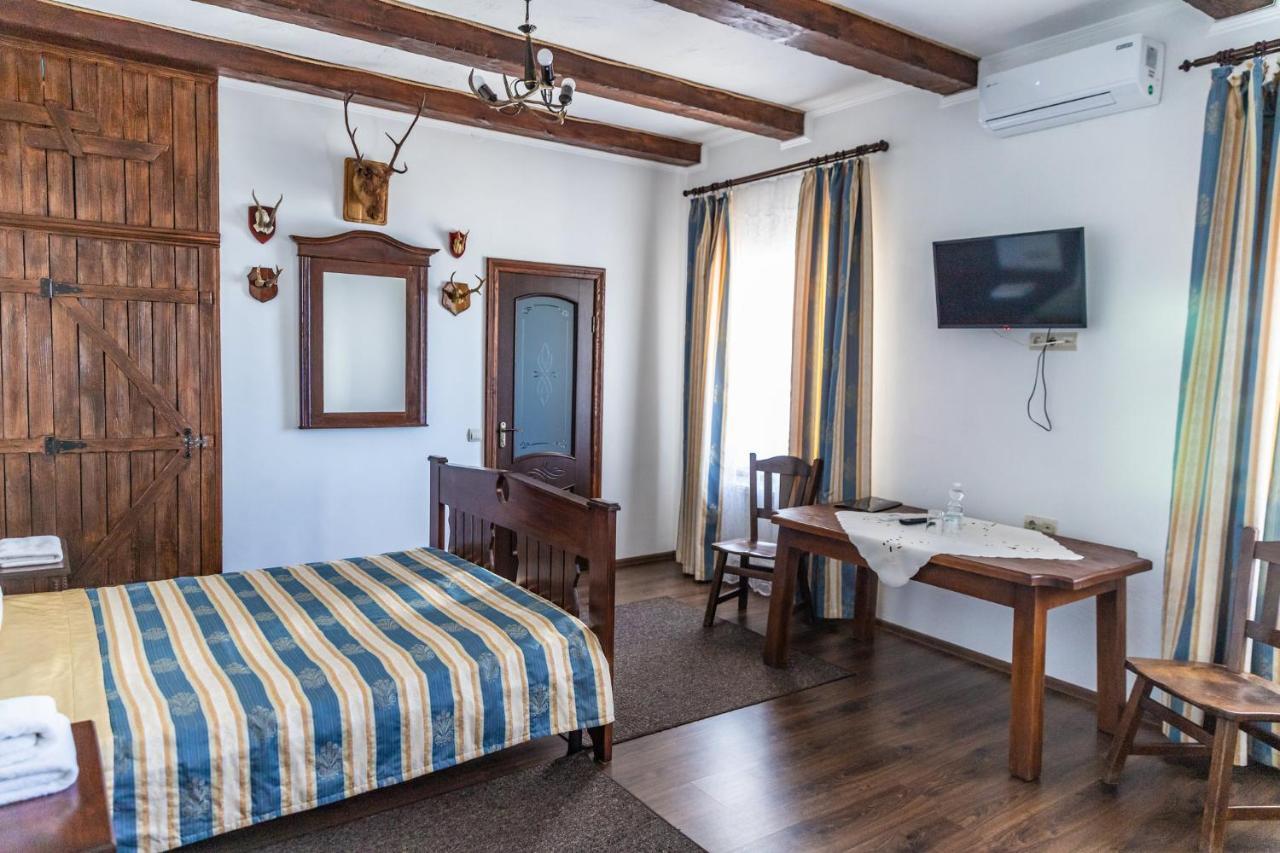Hotel Lubych Brody Exterior photo
